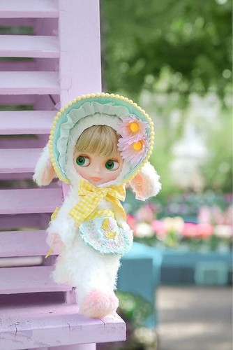 Neo blythe una dot - &,