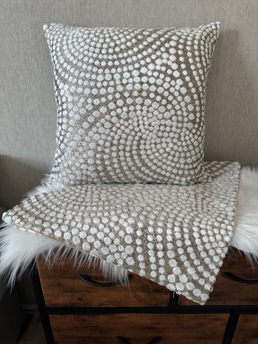 Set cushion covers in - of,