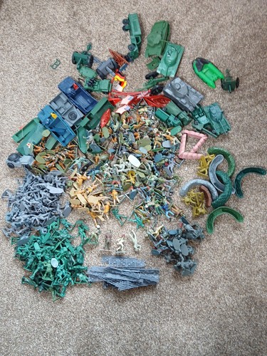 Plastic toy soldiers - plastic, figures