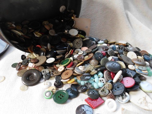 Mixed ages buttons peek - mixed,