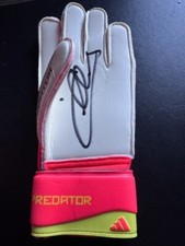 Iker Casillas Real Madrid & Spain legend Signed Football Glove LH 3.4 COA proof