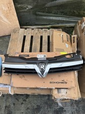 VAUXHALL ASTRA H FRONT GRILL
