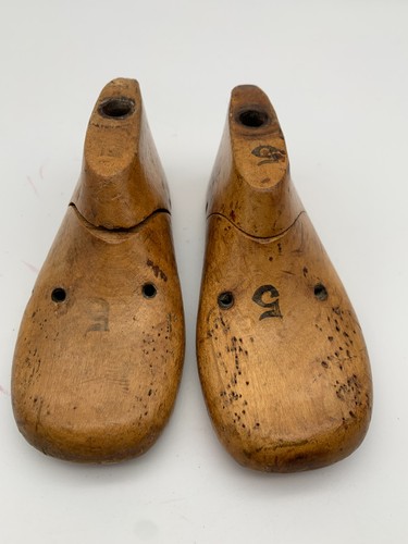 Vintage wooden shoe lasts - shoe, size