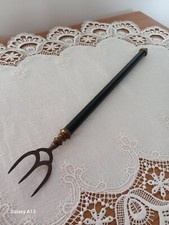 Vintage extendable toasting fork, in good working order and excellent condition