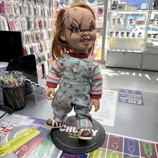 Child´s Play Talking Doll - Good Guys Chucky 15" Mega Scale With Stand