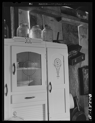 Photo 1930s kitchen cabinet - kitchen,