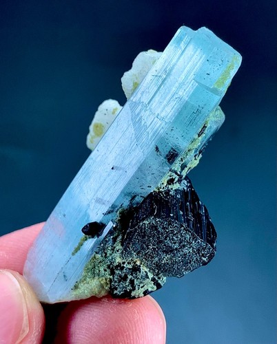 115 carat aquamarine crystal - 115,