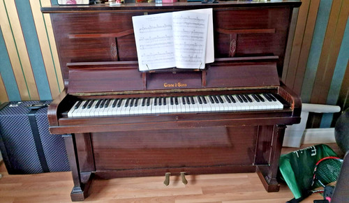 Upright piano with pedal - piano, 2
