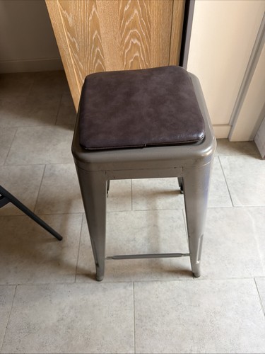 Metal bar stool with foot - x,