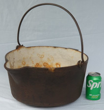 J & J Siddons No 14 Large 12 Quarts Cast Iron Dutch Oven Cooking Pot (no lid)