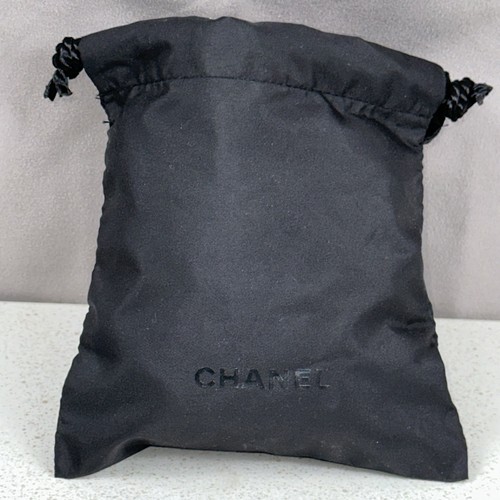 Chanel gift bag black - chanel,