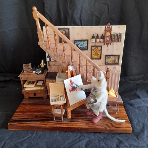 Mouse the artist - a, hand
