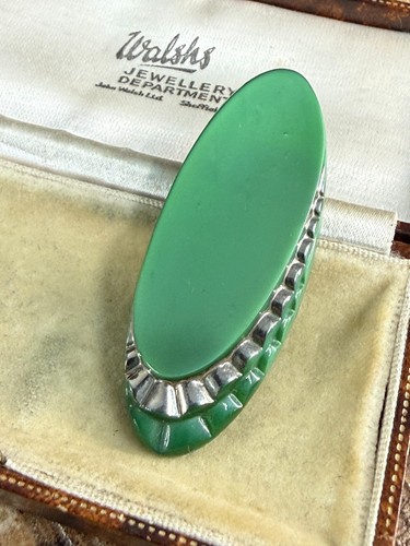 Art deco dress clip green - art,