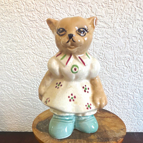 Vintage kitsch cat figurine - kitsch,