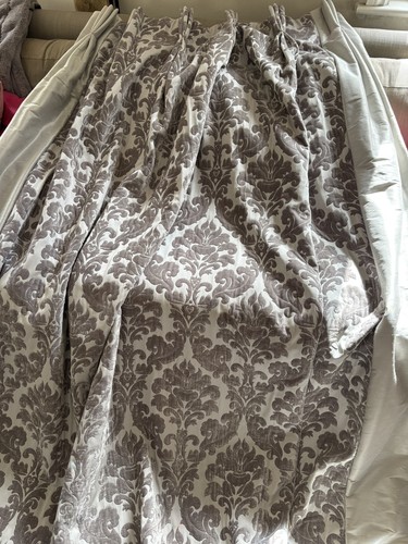 Damask style velvet and raw - and,