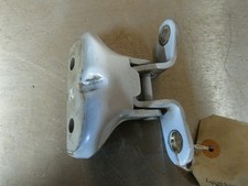 9744 D6E 2013-2016 KIA CEED VR7 5DR NSF FRONT PASSENGERS BOTTOM DOOR HINGE WHITE