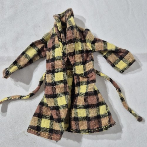 Sindy checky coat 1975 - sindy,