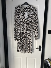 F & F Tesco ANIMAL PRINT WRAP