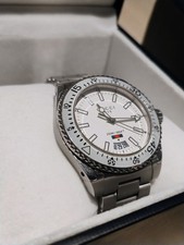 Gucci Mens Dive Watch Boxed White Dial  136.3