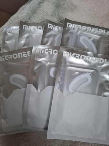 Microneedle eye patches - ,