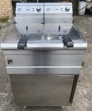 PARRY Twin Pan High power Electric Fryer.  2 X 6kw Single Phase ,2 X 9 Ltrs Oil