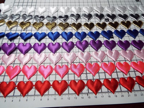 Satin lace heart motif - -,