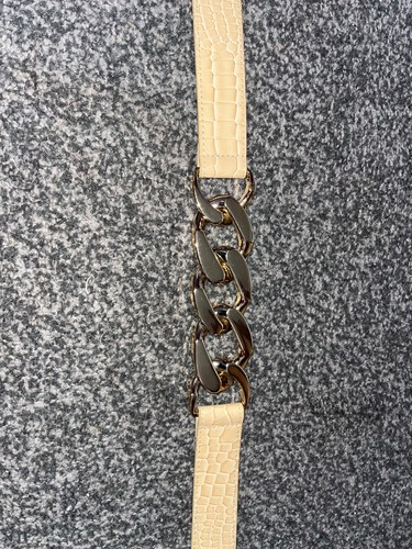 Beige crocodile print - , river
