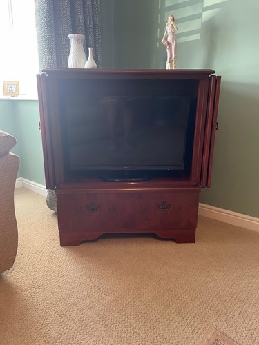 Unit yew wood - tv,