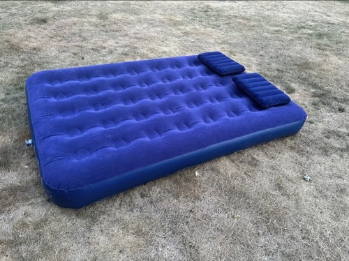 Inflatable double air bed with - inflatable,