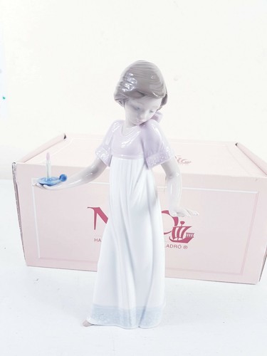 Beautiful nao lladro walking - lladro,