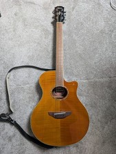 Yamaha APX600 Electro-Acoustic Guitar. Soft Shell, Stand Included. Immaculate