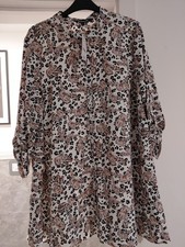 New Bonmarche blouse with butterfly print size 16 UK ? great polyester soft.tag