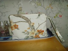 ZIP MAKE UP BOOK PURSE  LAURA