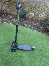 Black Micro Scooter Maxi in