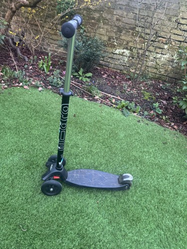Black micro scooter maxi - micro,