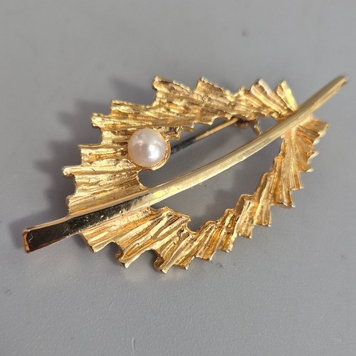 Vintage hollywood brooch gold - vintage,