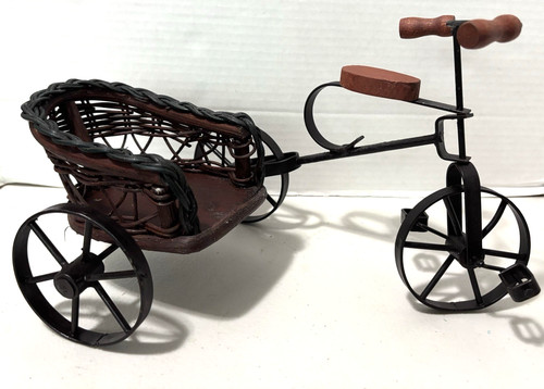 Vintage metal miniature - metal,