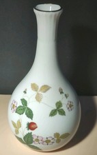 Wedgwood wild strawberry pose - wedgwood,