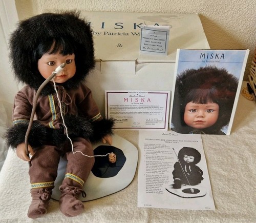 Danbury mint miska young - "miska",