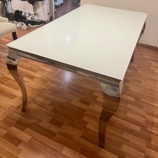 “Next” glass dining room