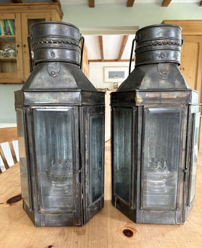 Pair old oil - , burning