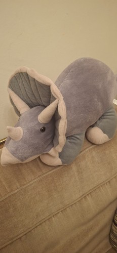 Large triceratops dinosaur - ,