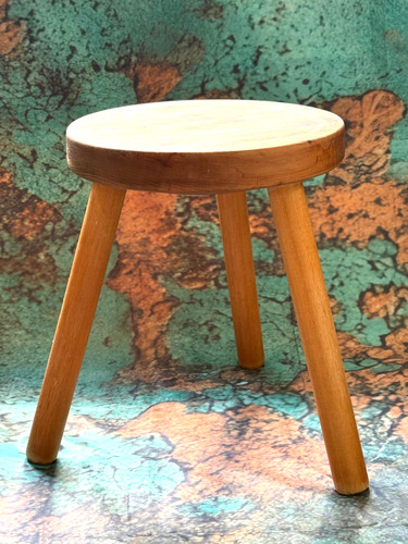 Legged milking stool - legged,