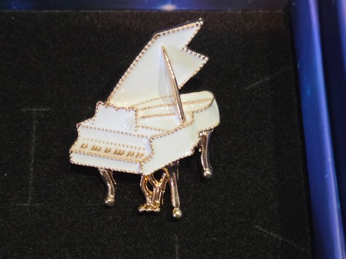 Chic white musical - chic,