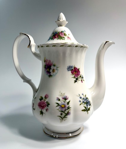 Vintage royal albert flower - royal,