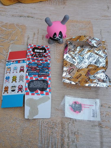 Kidrobot dunny m french - kidrobot,