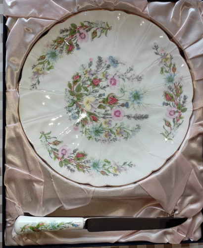 Aynsley wild tudor - fluted, edge