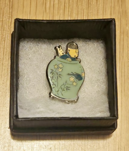 Tintin blue lotus jar enamel - tintin, "blue