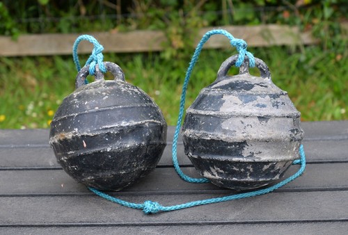 Vintage old metal fishing - 2x,