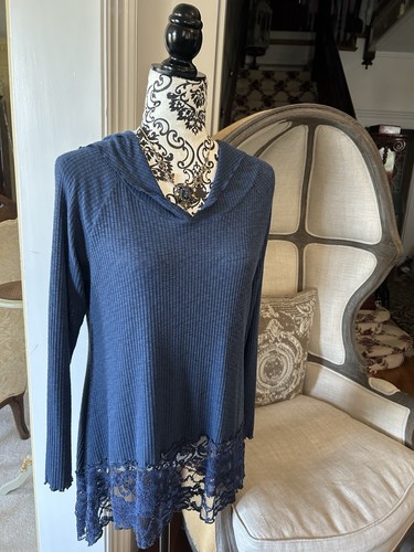 Nwt vine street apparel - nwt, v